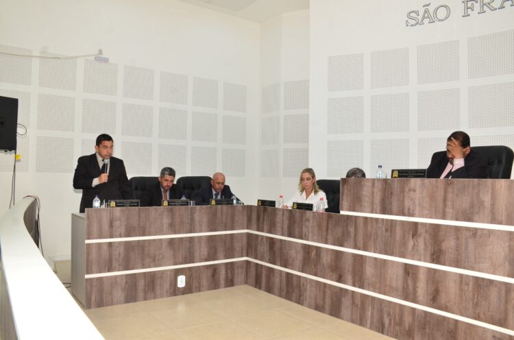 13ª Sessão Extraordinária: Câmara em Ação