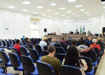 13ª Sessão Extraordinária: Câmara em Ação