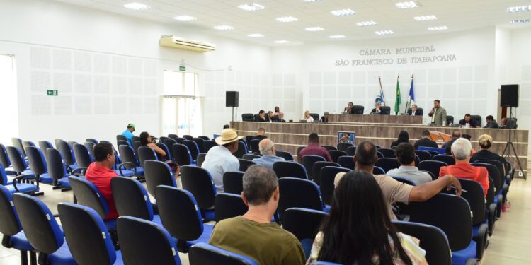 13ª Sessão Extraordinária: Câmara em Ação