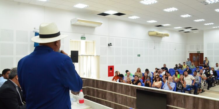 Câmara Municipal dá boas-vindas a novo vereador em cerimônia oficial