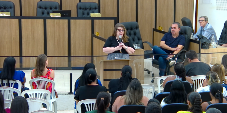 Capacitação “Atendimento ao Cidadão” reúne mais de 200 participantes na Câmara Municipal