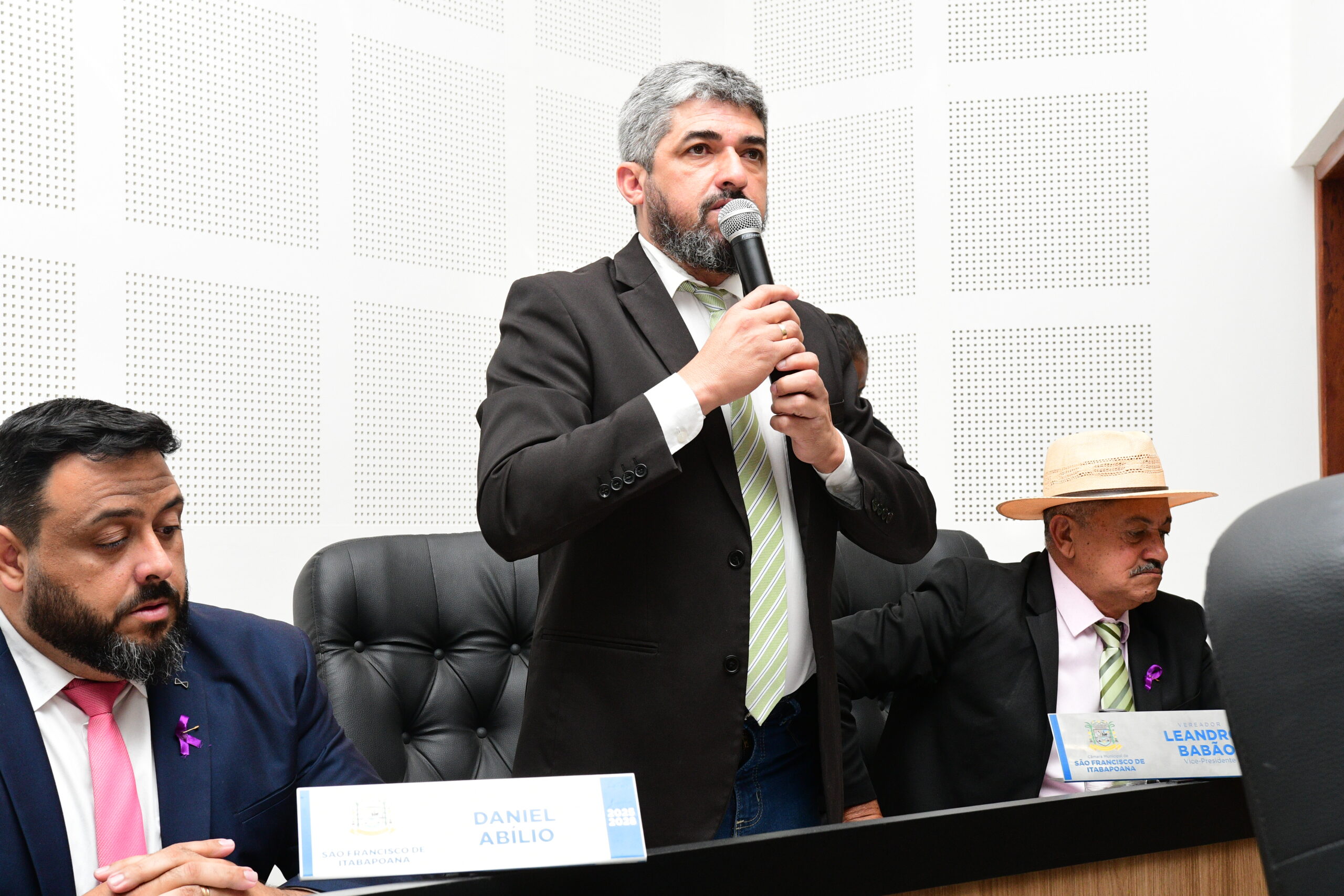 Câmara Municipal de São Francisco de Itabapoana apresenta e discute projetos na 18º sessão ordinária