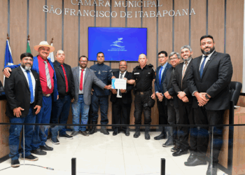 Câmara Municipal realiza a 24ª Sessão Ordinária com destaque para homenagens e novos projetos voltados ao desenvolvimento do município