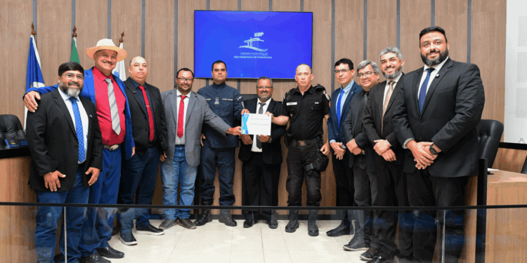 Câmara Municipal realiza a 24ª Sessão Ordinária com destaque para homenagens e novos projetos voltados ao desenvolvimento do município